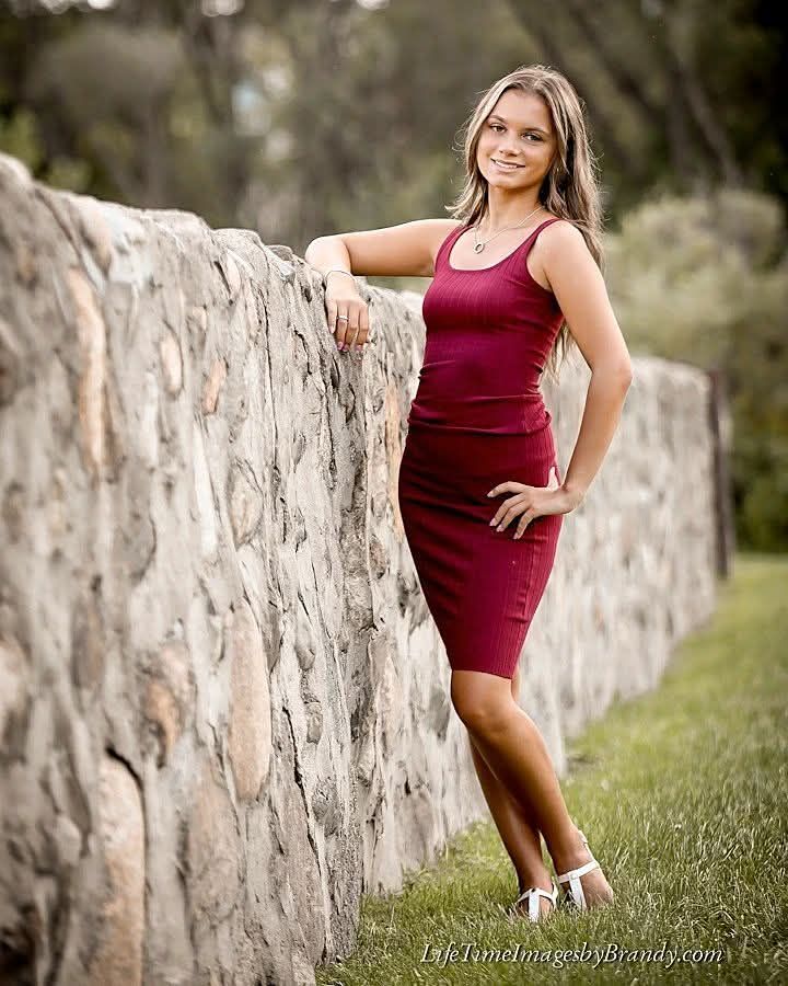 photographer: wedding photographer; Michigan photographer; engagement; graduation; family photography: senior photographer; portrait; photos