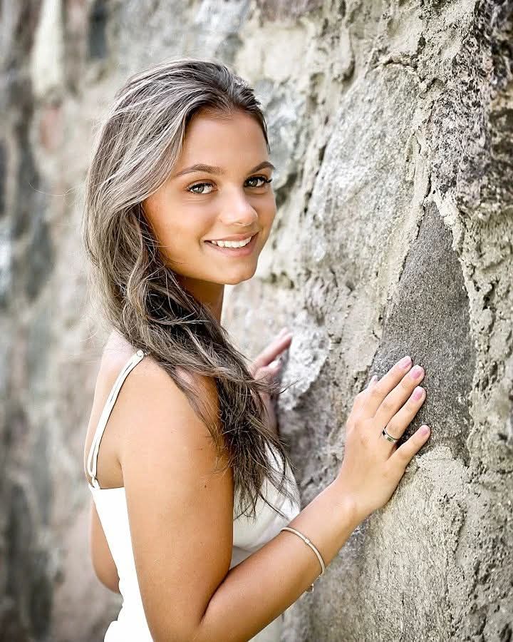 photographer: wedding photographer; Michigan photographer; engagement; graduation; family photography: senior photographer; portrait; photos