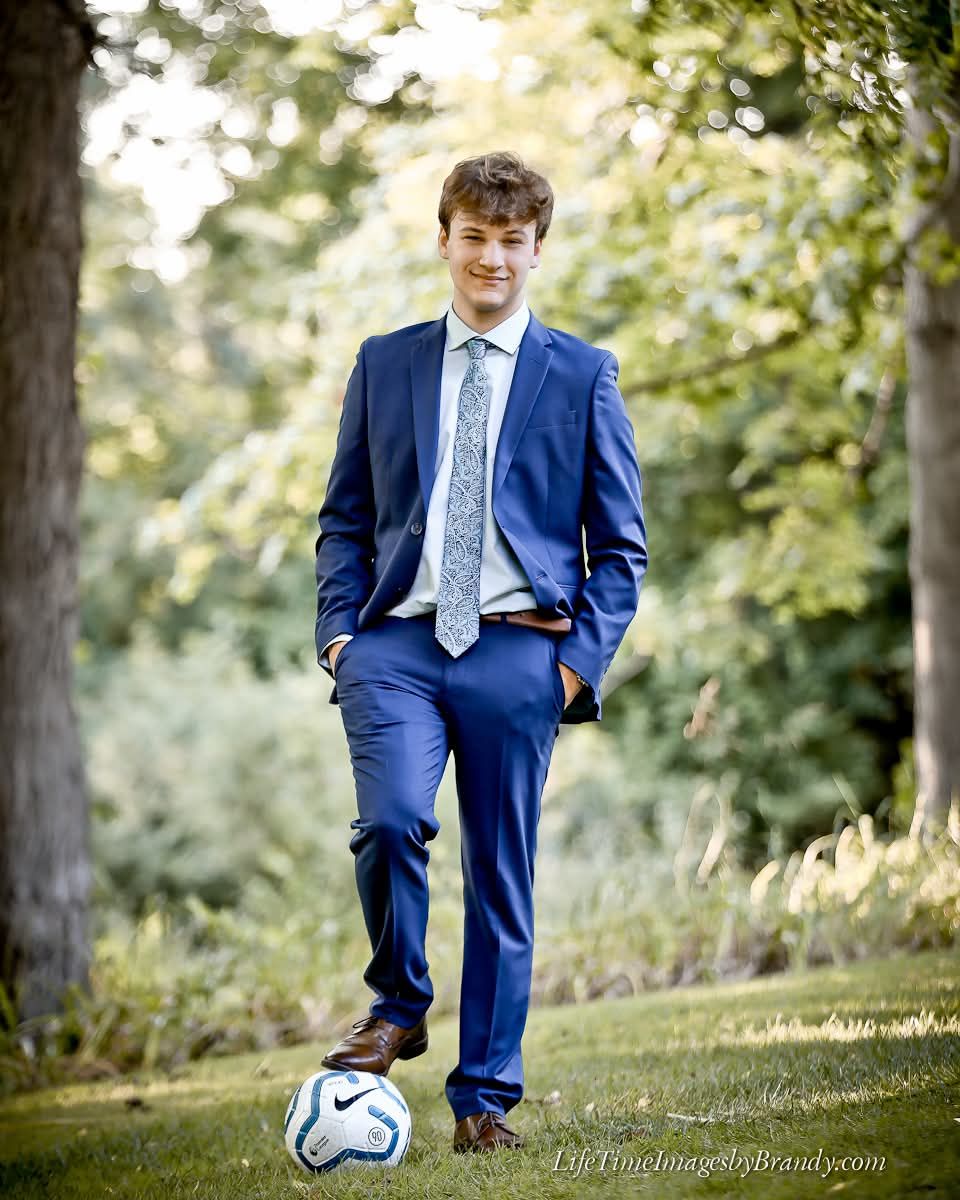 photographer: wedding photographer; Michigan photographer; engagement; graduation; family photography: senior photographer; portrait; photos