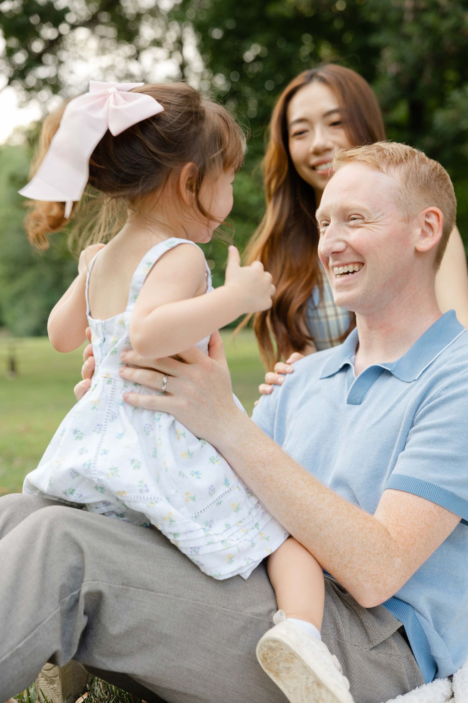 family session in Eagan MN, candid smiles, bright and airy edit