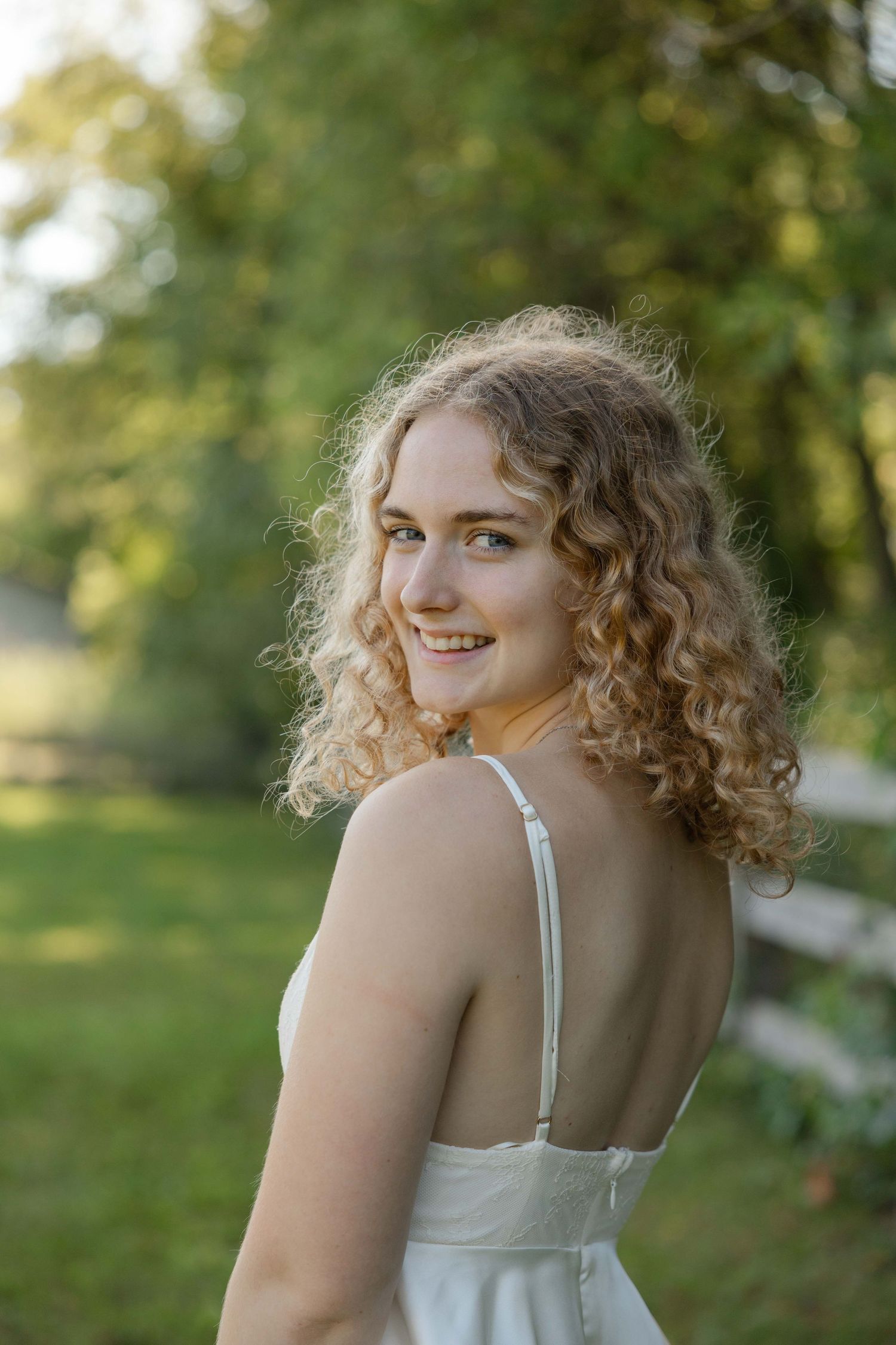 High school senior portrait of a girl, summer scenery in Lakeville