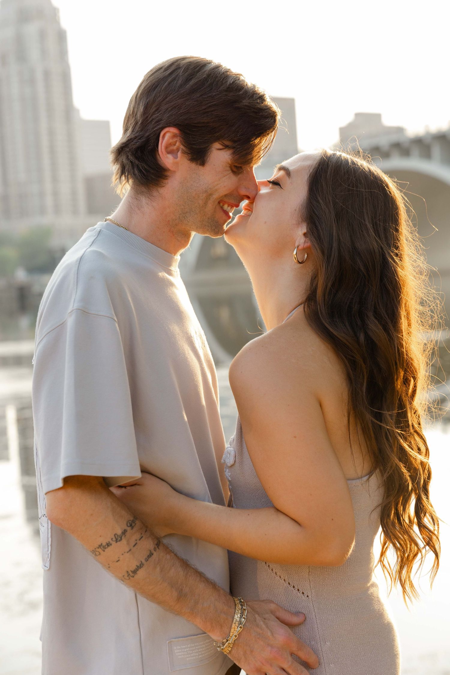 couples session in Minneapolis by Misisispi river, golden light, kissing