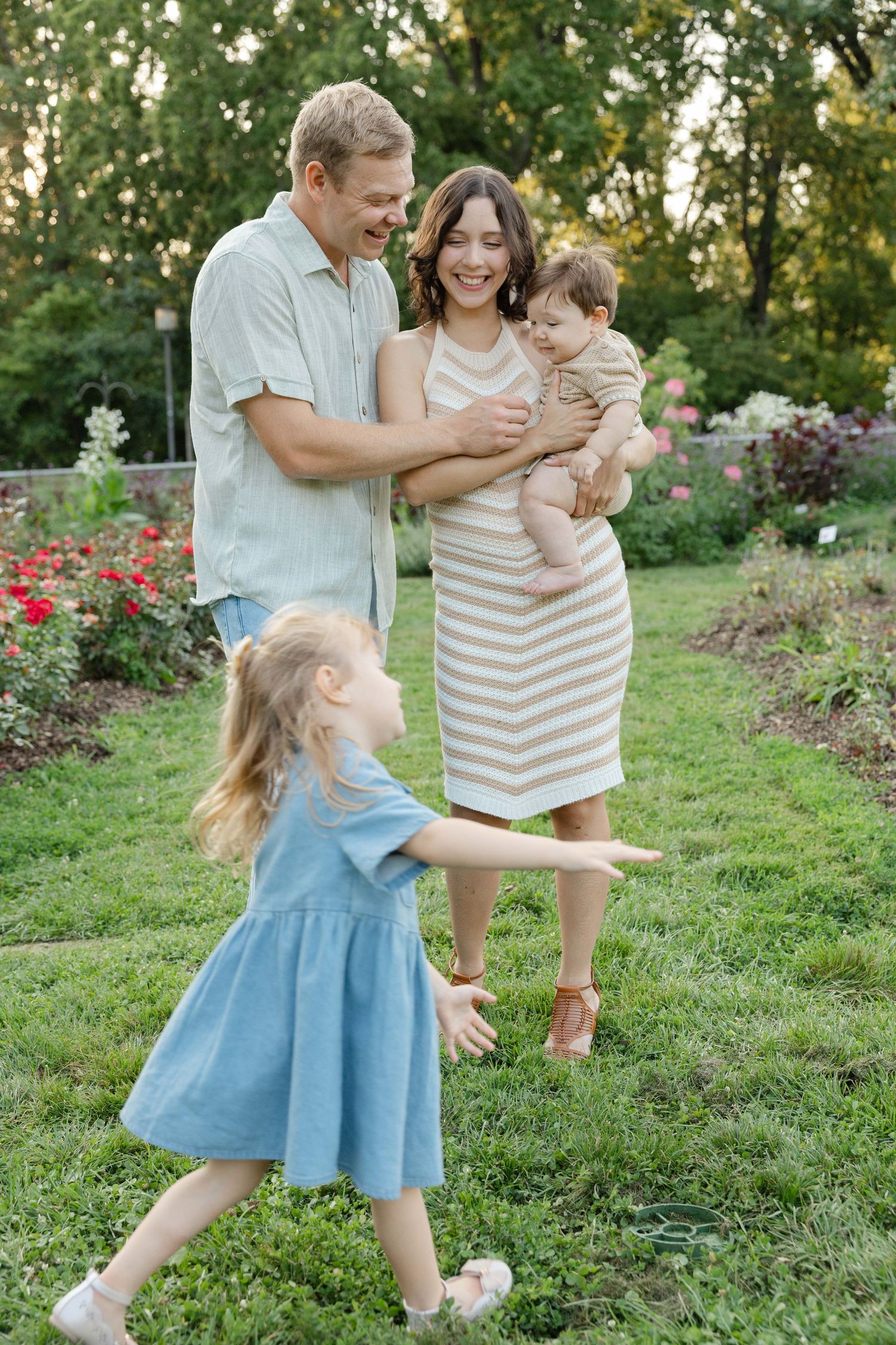 family session with kids running around, real candid moments, Minneapolis MN