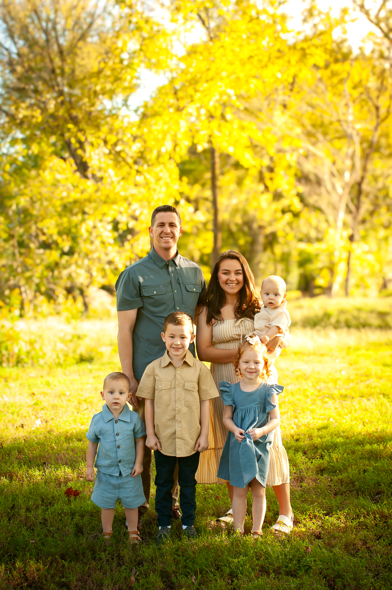 Fall family photo with four kids in Cartersville, GA.
