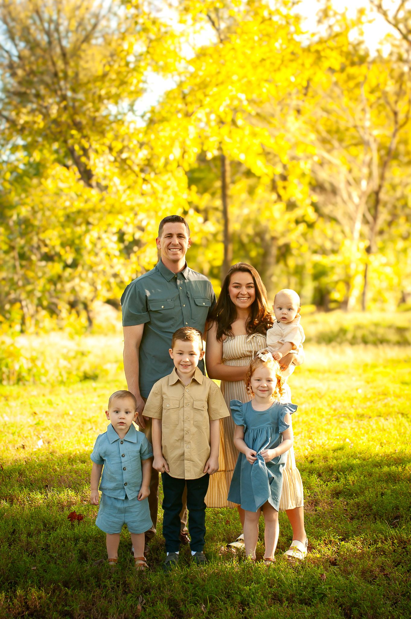 Fall family photo with four kids in Cartersville, GA.