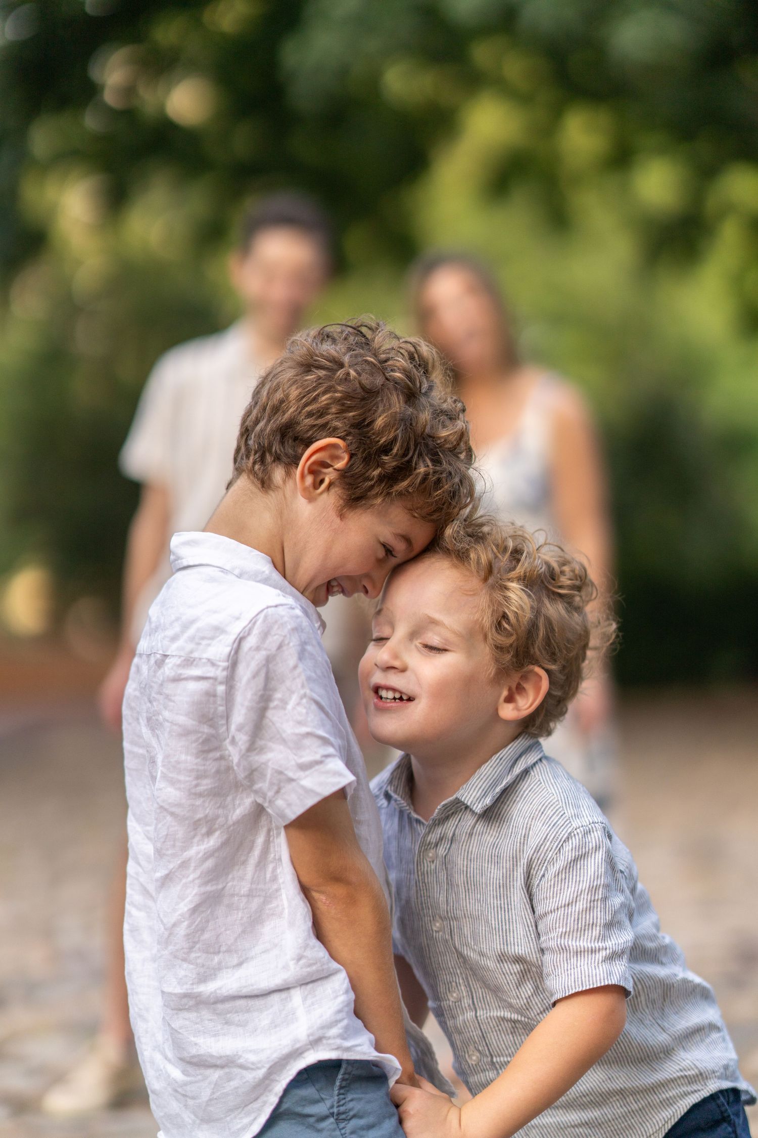 Brotherly bond | Family Portraits | Philadelphia Family Lifestyle Photographer | Washington Square | Philadelphia, PA