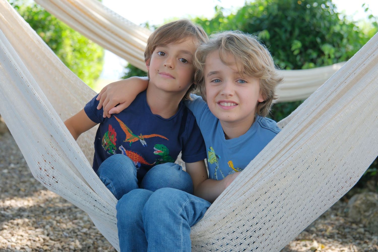 “Lively family photo in Italy capturing happy, playful, and natural moments with children and parents in Tuscany and Umbria.”