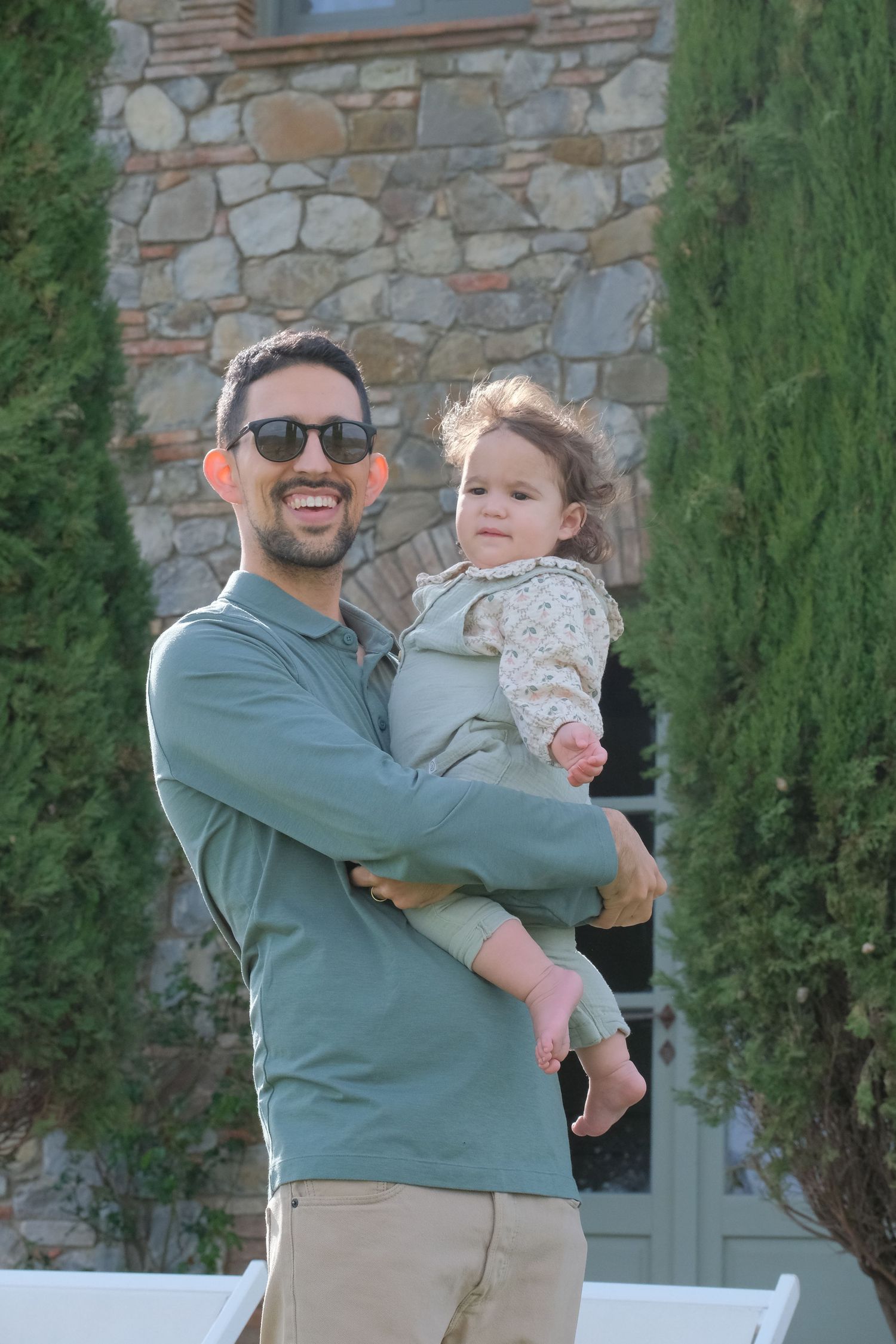 “Fun and relaxed family portrait in Italy with kids and parents enjoying authentic moments in Umbria and Tuscany.”