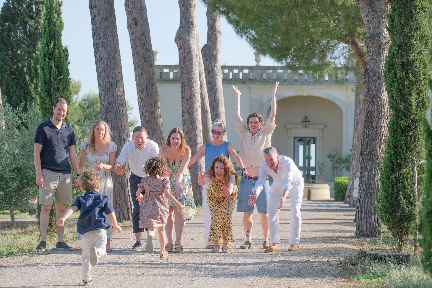 “Authentic family photography in Puglia with parents and kids enjoying joyful, relaxed moments.”