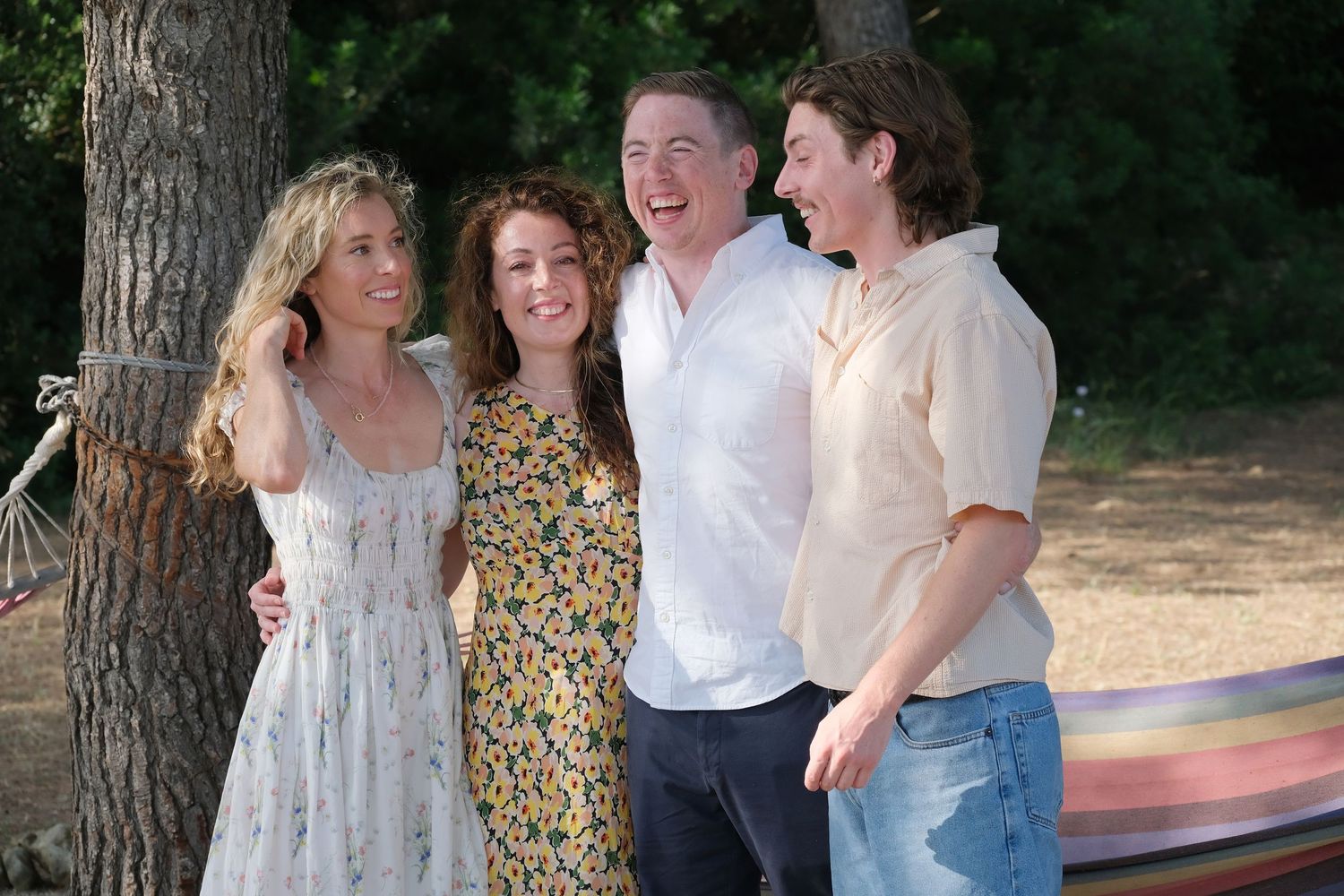 “Authentic family photography in Puglia with parents and kids enjoying joyful, relaxed moments.”