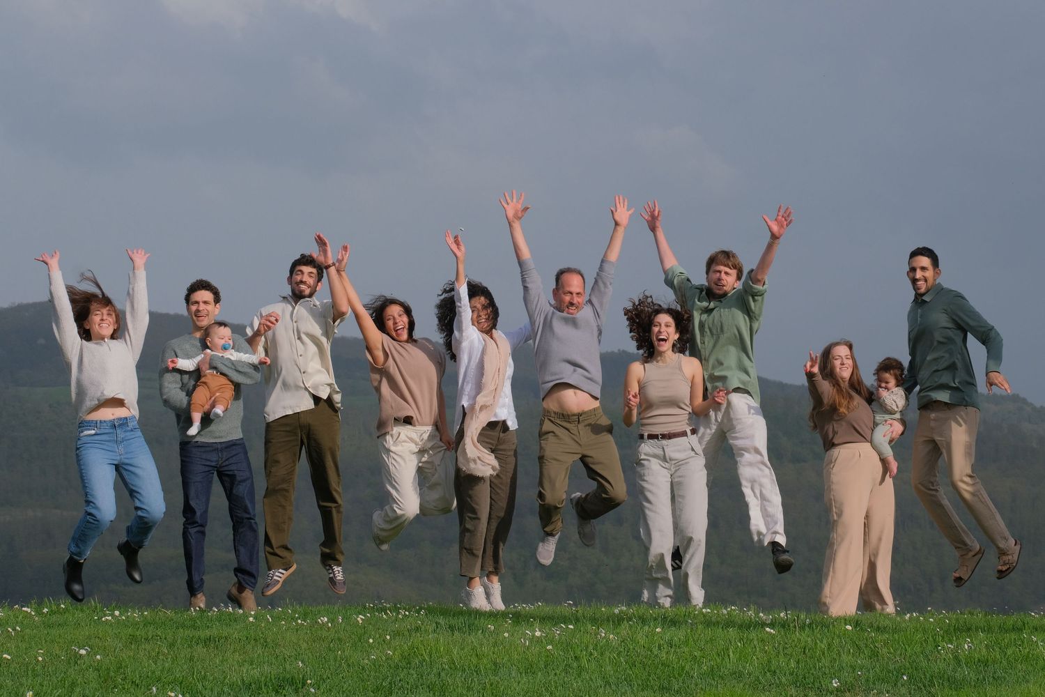 “Fun and relaxed family portrait in Italy with kids and parents enjoying authentic moments in Umbria and Tuscany.”