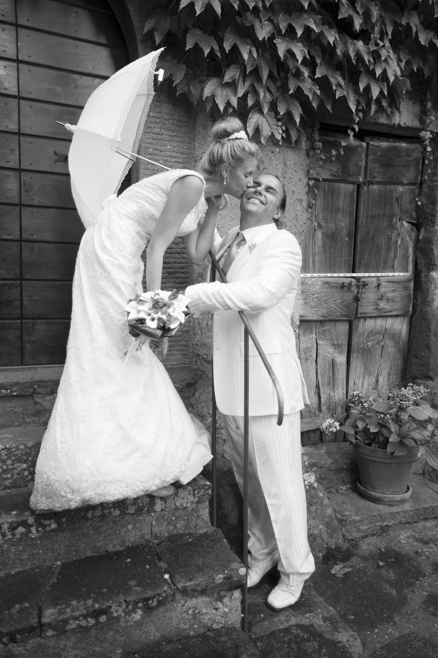 “Fun and joyful wedding photo in Italy capturing natural, playful, and loving moments of the bride and groom.”