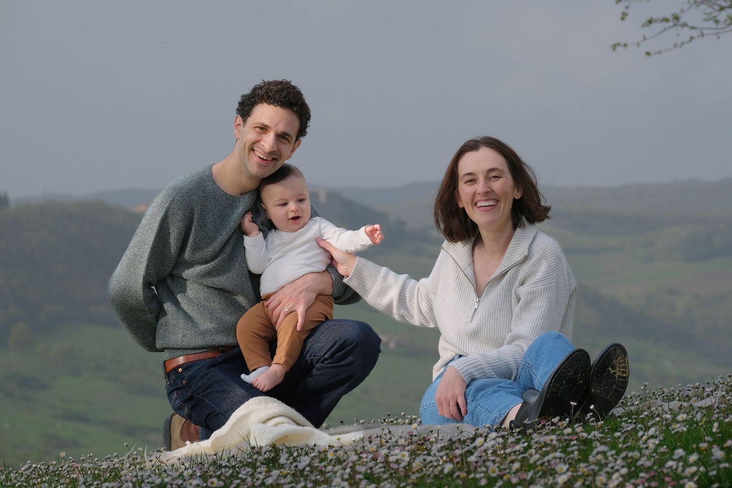 “Fun and relaxed family portrait in Italy with kids and parents enjoying authentic moments in Umbria and Tuscany.”
