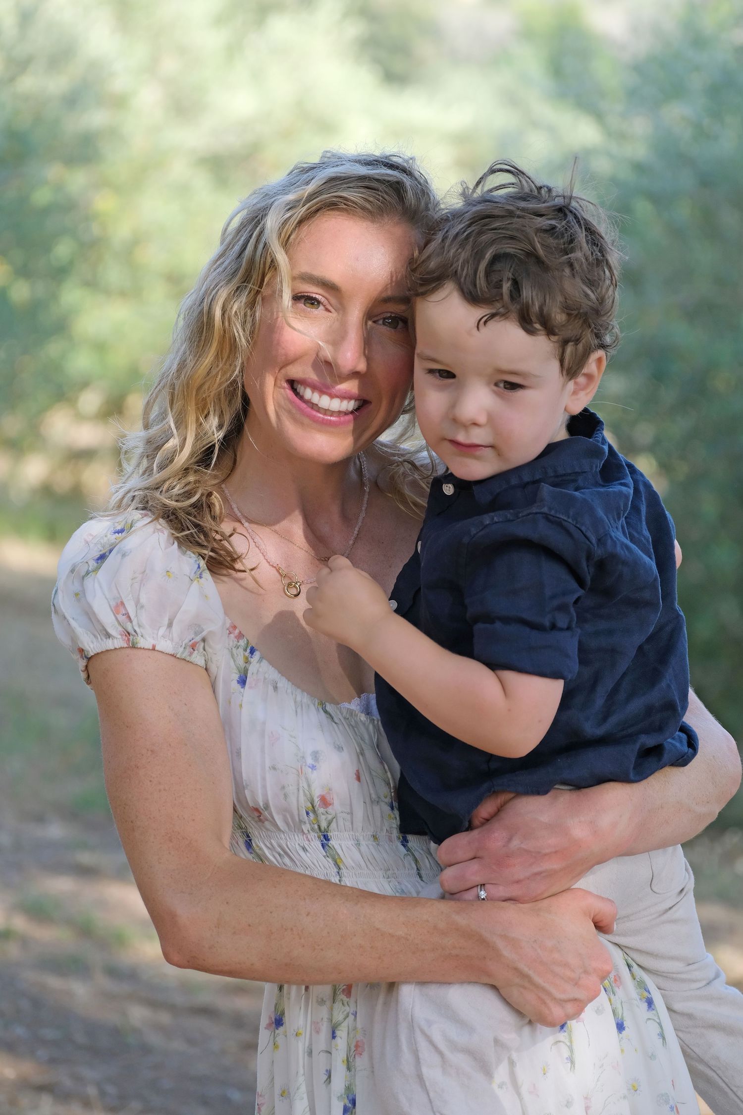 “Natural family portrait in Puglia capturing fun, joyful, and authentic moments with parents and children.”