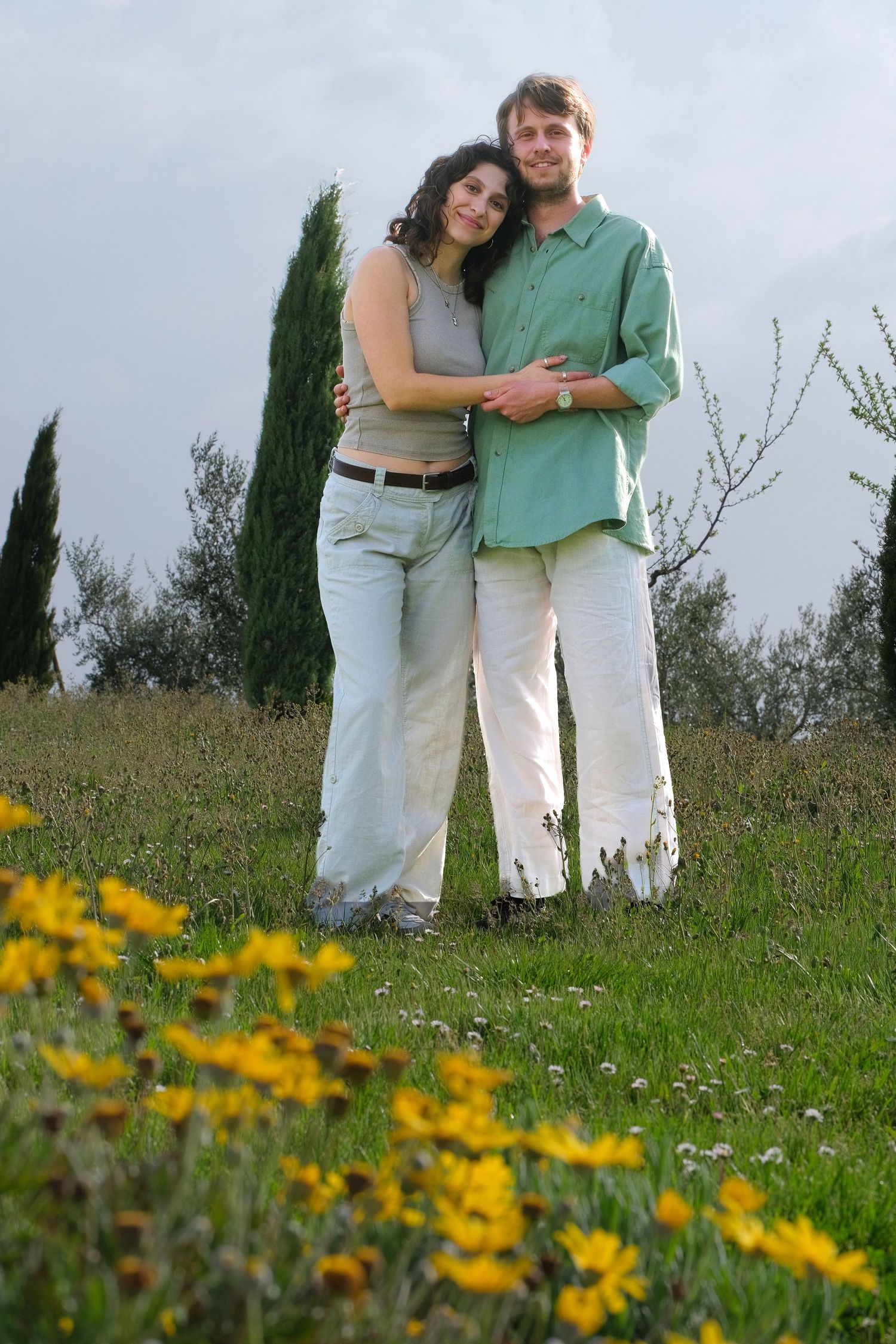 “Fun and relaxed family portrait in Italy with kids and parents enjoying authentic moments in Umbria and Tuscany.”