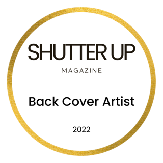 Gold circle badge for Shutter Up Magazine Back Cover Artist 2022 award.