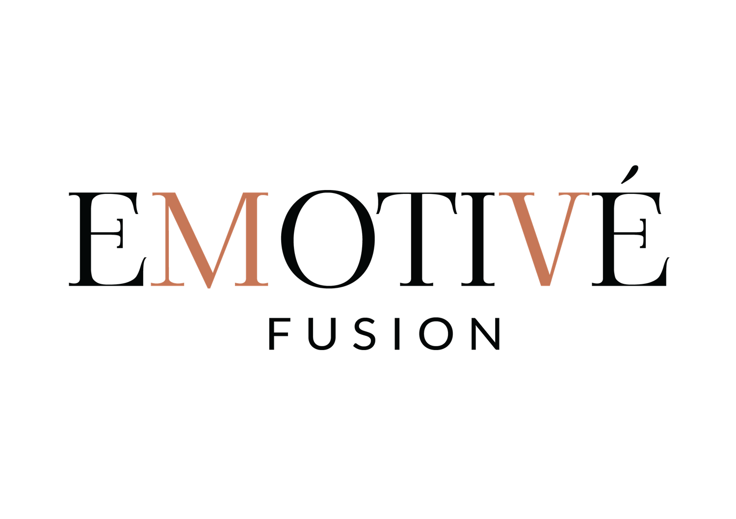 logotip podjetja v črni barvi velik EMOTIVÉ, M in V najini začetnici v oranžni, spodaj manjši FUSION na belem ozadju