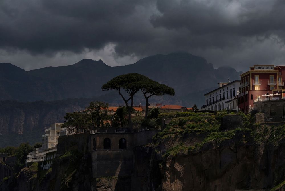 Grand Hotel Lorelei – Michael Gane