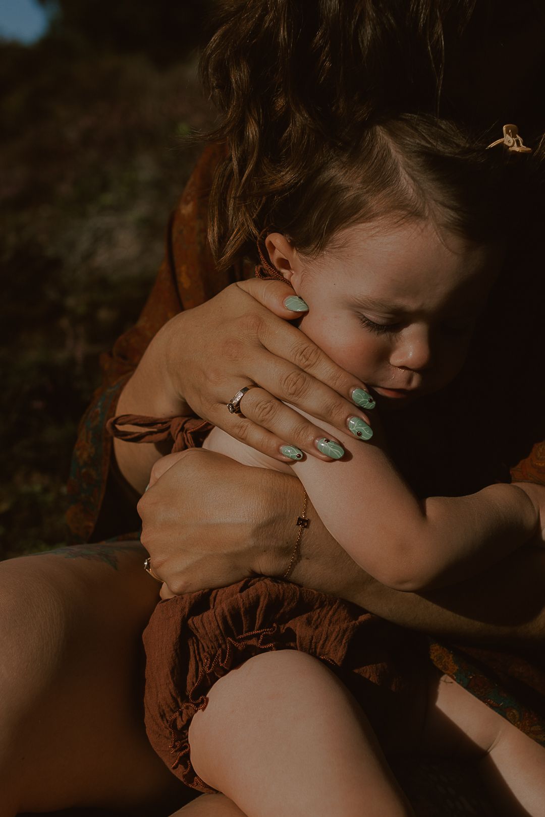 outdoors, natural, real, emotive, golden hour, breastfeeding