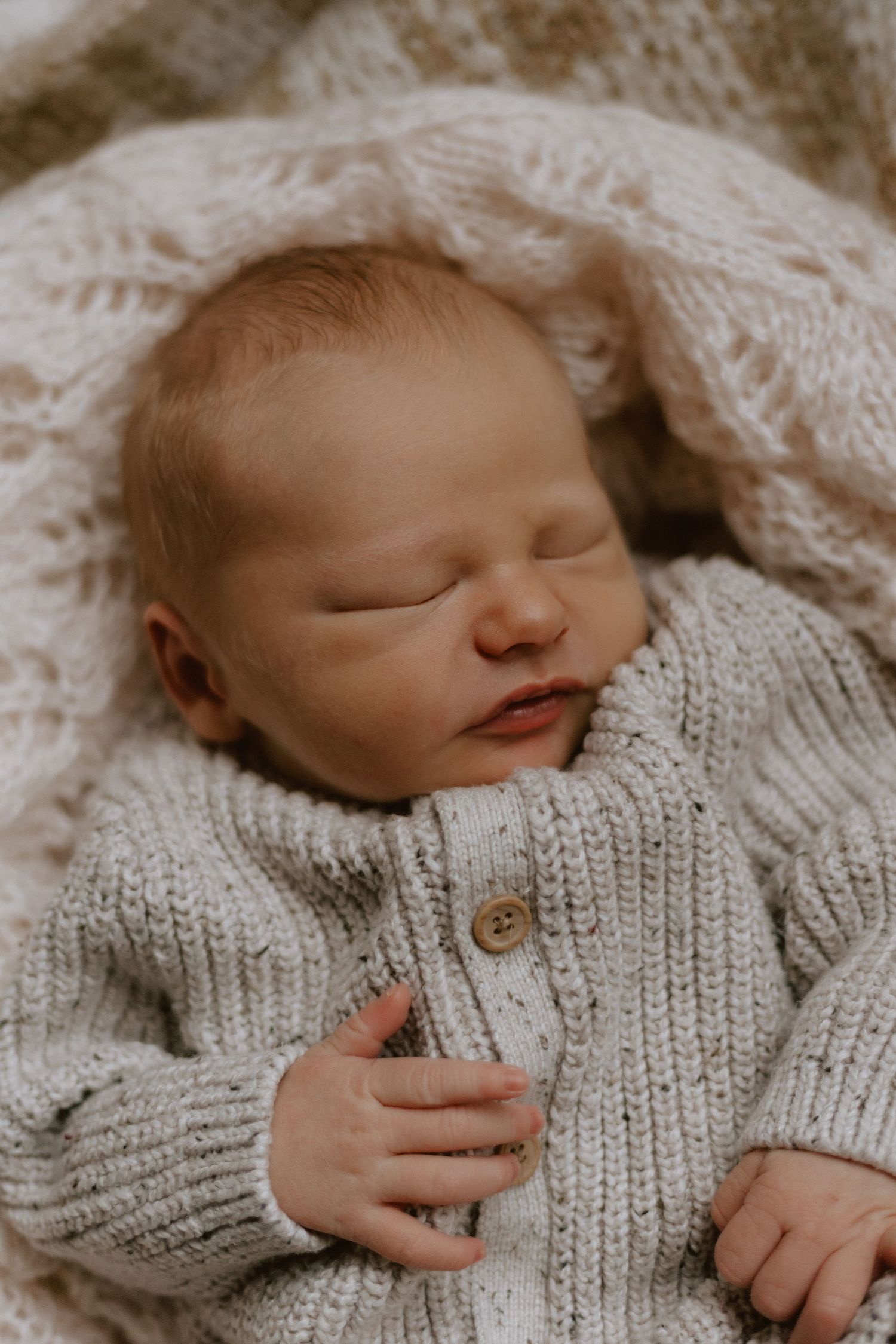 natural , in home, newborn photographer , cosy , relaxed, details