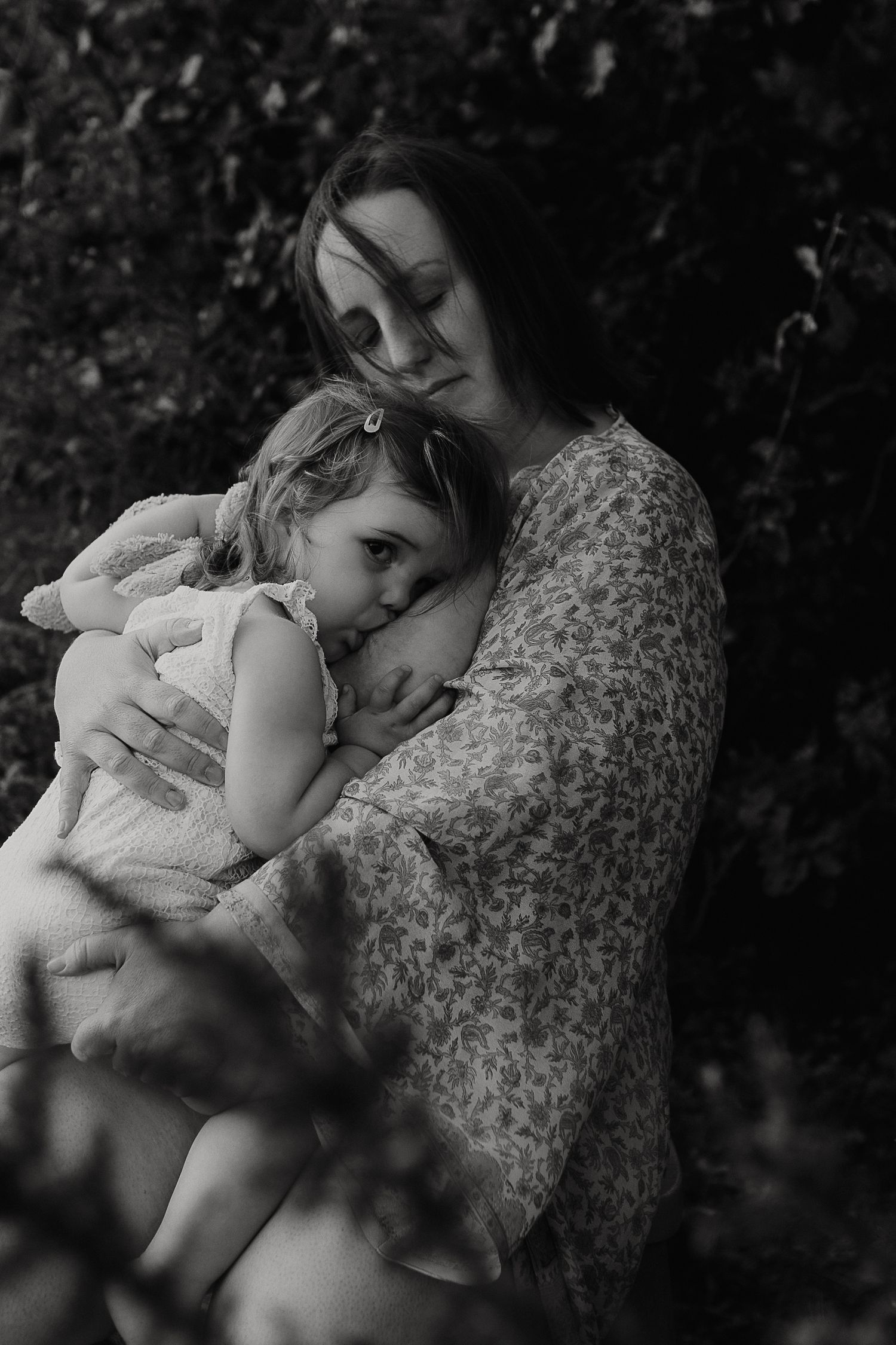 outdoors, natural, real, emotive, golden hour, breastfeeding