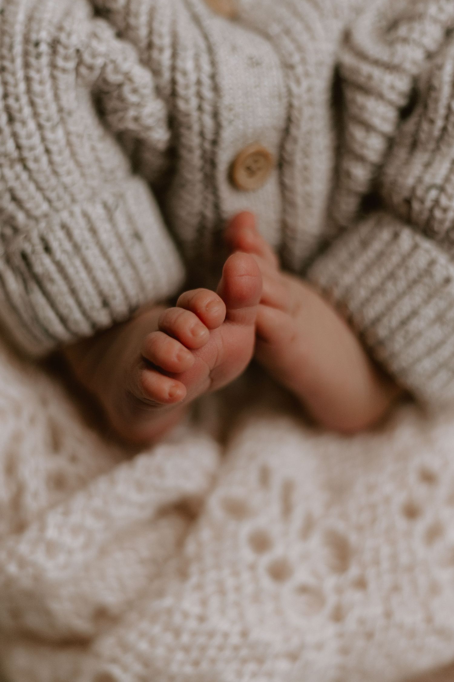 natural , in home, newborn photographer , cosy , relaxed, details