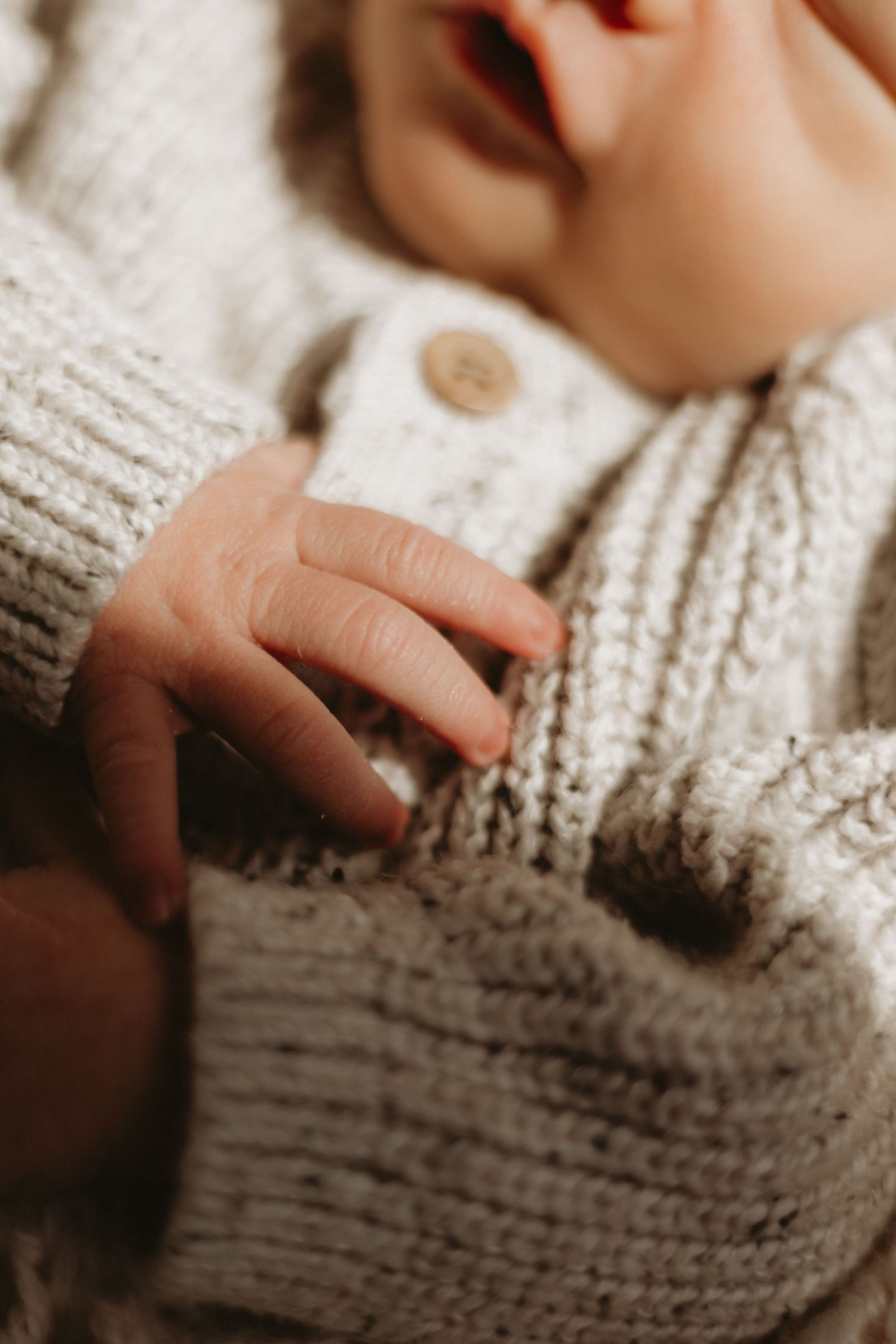 natural , in home, newborn photographer , cosy , relaxed, details