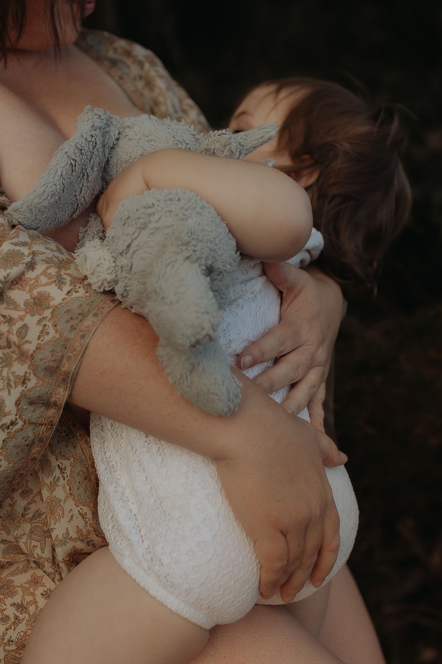 outdoors, natural, real, emotive, golden hour, breastfeeding