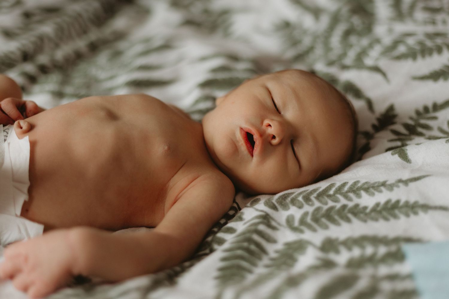 natural , in home, newborn photographer , cosy , relaxed, details