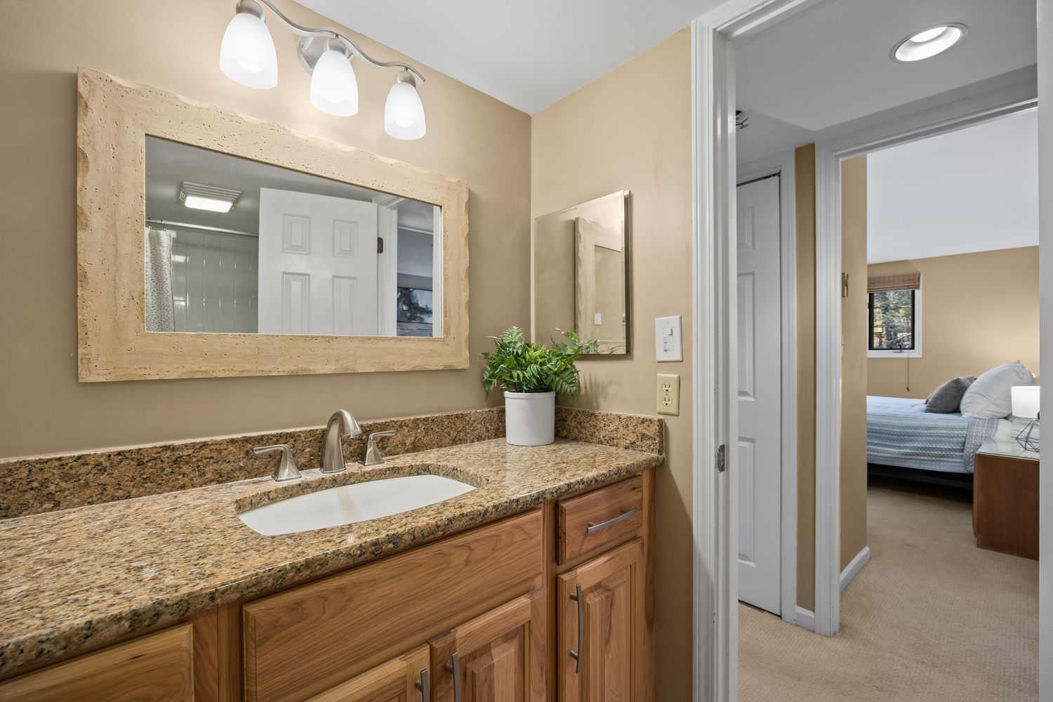 Wintergreen mountain condominium bathroom