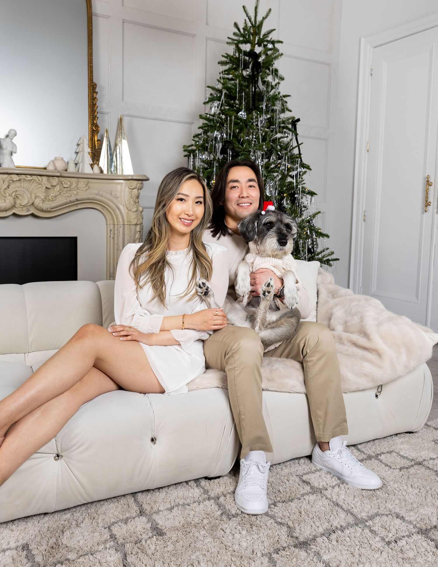 Relaxed indoor photography session with white and beige styling elements and holiday decor.
