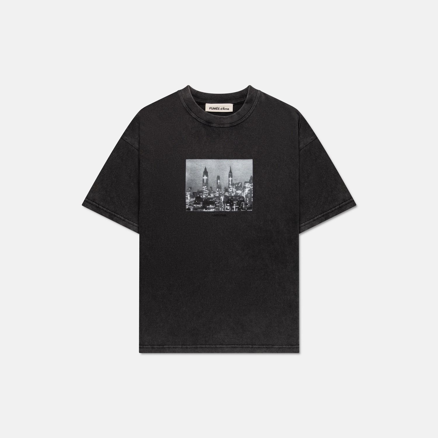 Black cropped t-shirt with monochrome cityscape photo print.