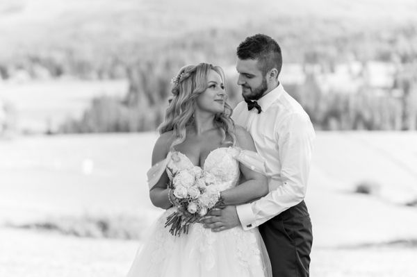 Romantyczne ujęcie z sesji plenerowej na Podhalu, fotograf ślubny Zakopane
