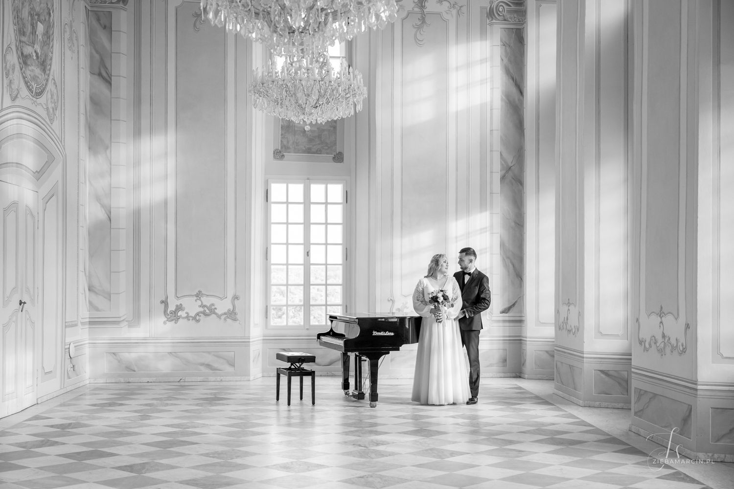 Zdjęcia ślubne w Pałacu Popielów w Kurozwękach - stylowy plener na południu Polski, fotograf ślubny w województwie Świętokrzyskim