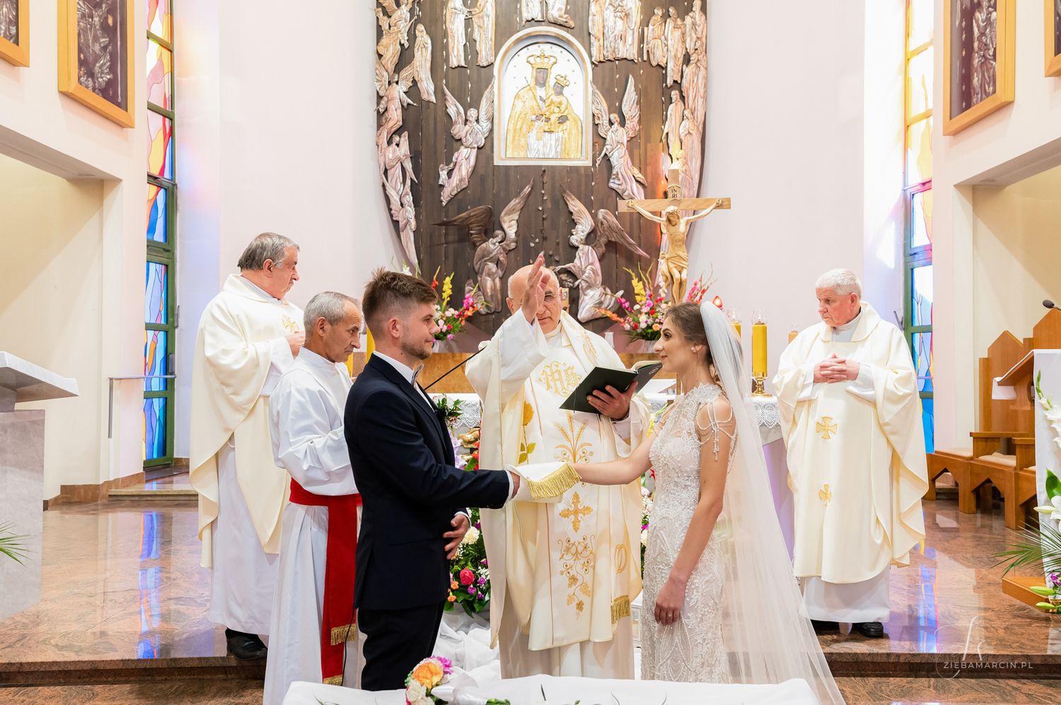 Przysięga małżeńska, emocjonalna fotografia ślubna Szczurowa