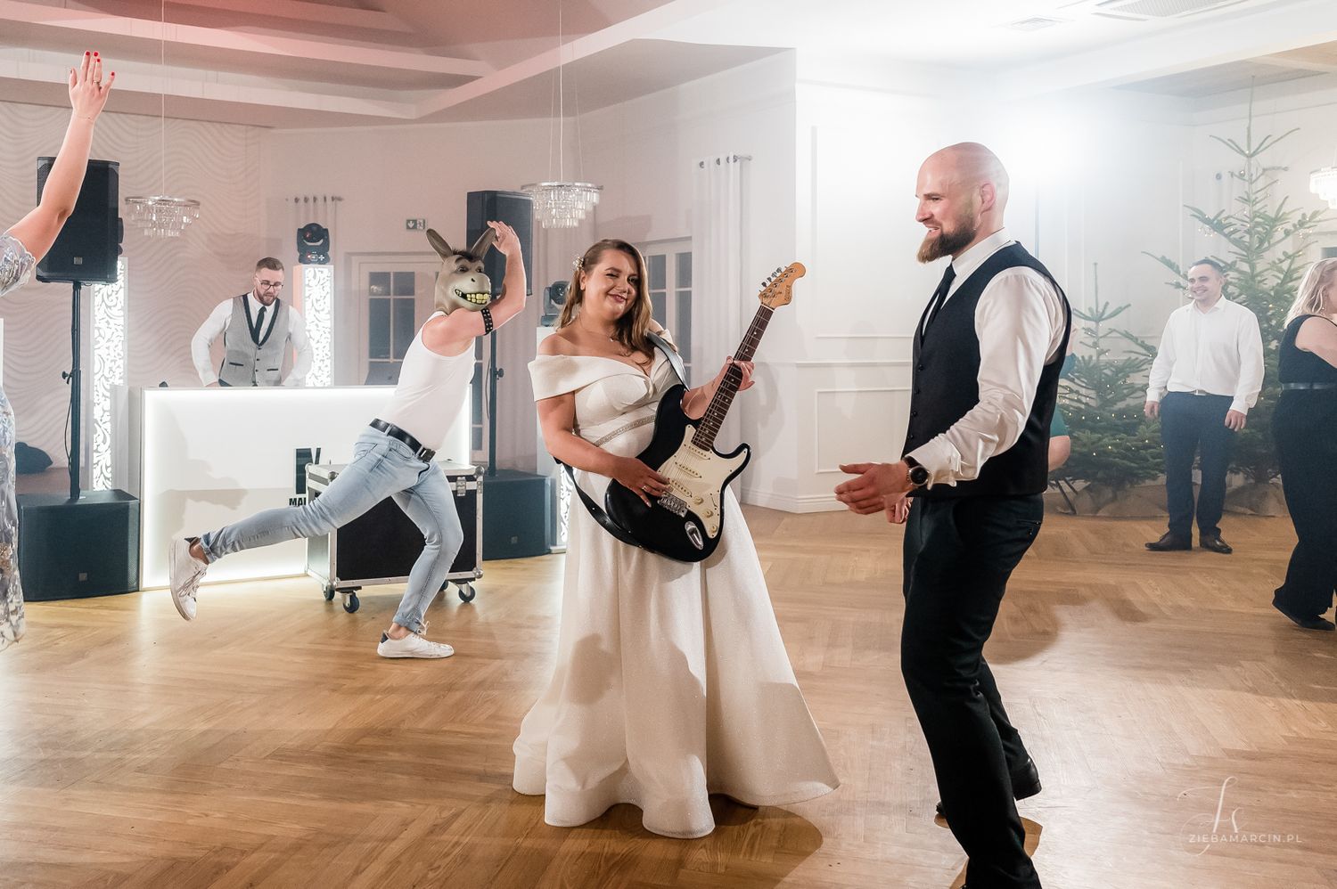 Zabawa weselna na parkiecie z DJ, zabawy do białego rana, Jodłowa, Dom weselny W Starym Ogrodzie