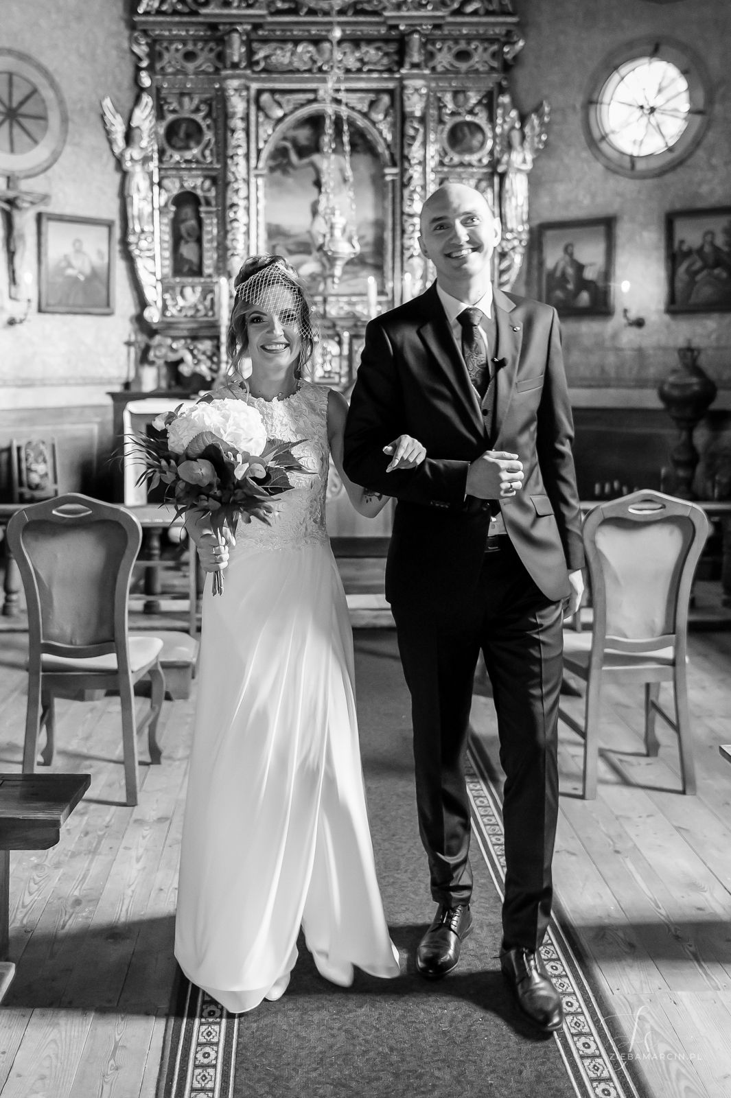 Wyjście pary młodej z kościoła, fotograf ślubny Łańcut