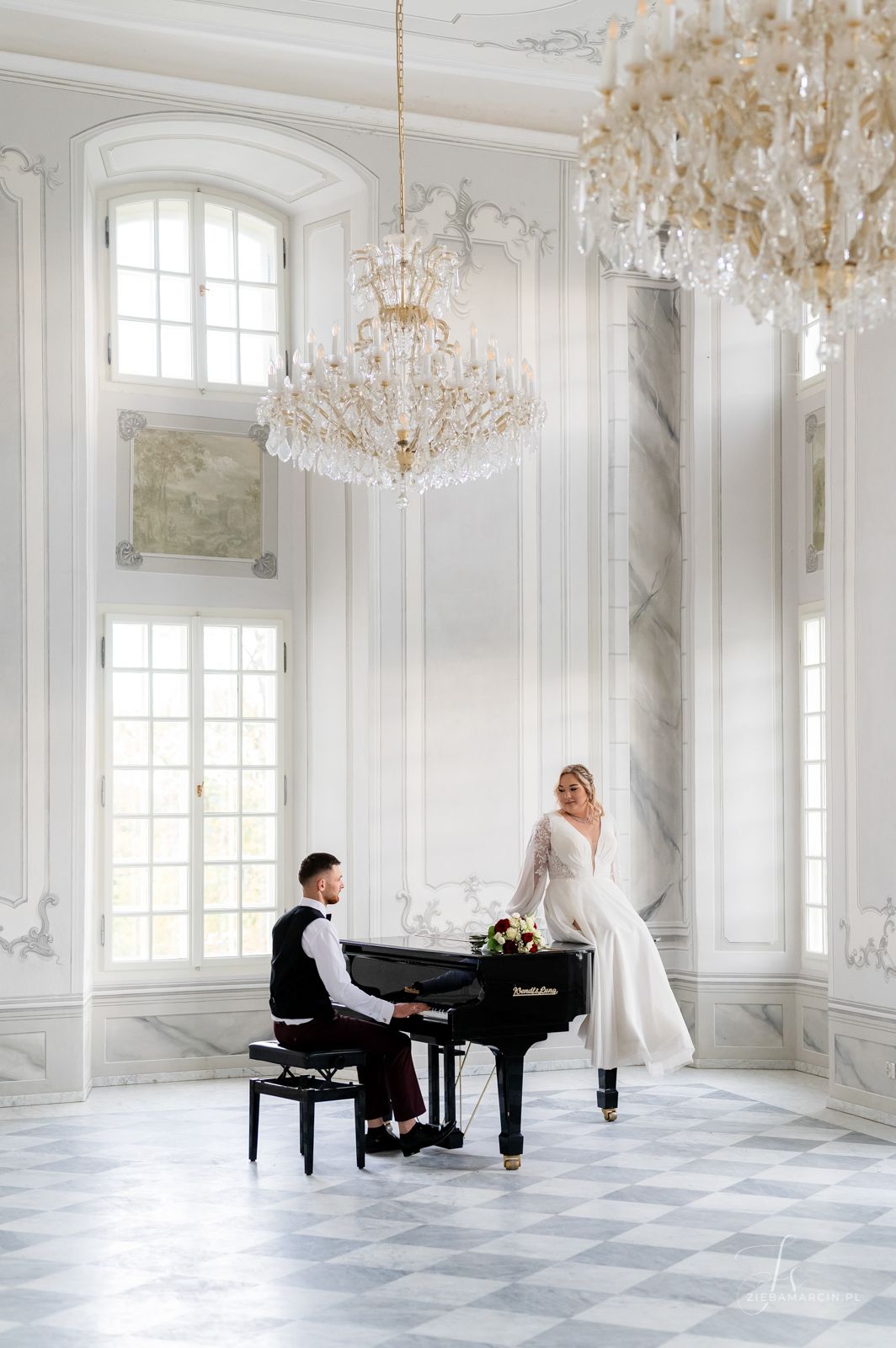 Para ślubna na sesji w Pałacu w Kurozwękach, sesja ślubna glamour, fotografia ślubna Tarnobrzeg