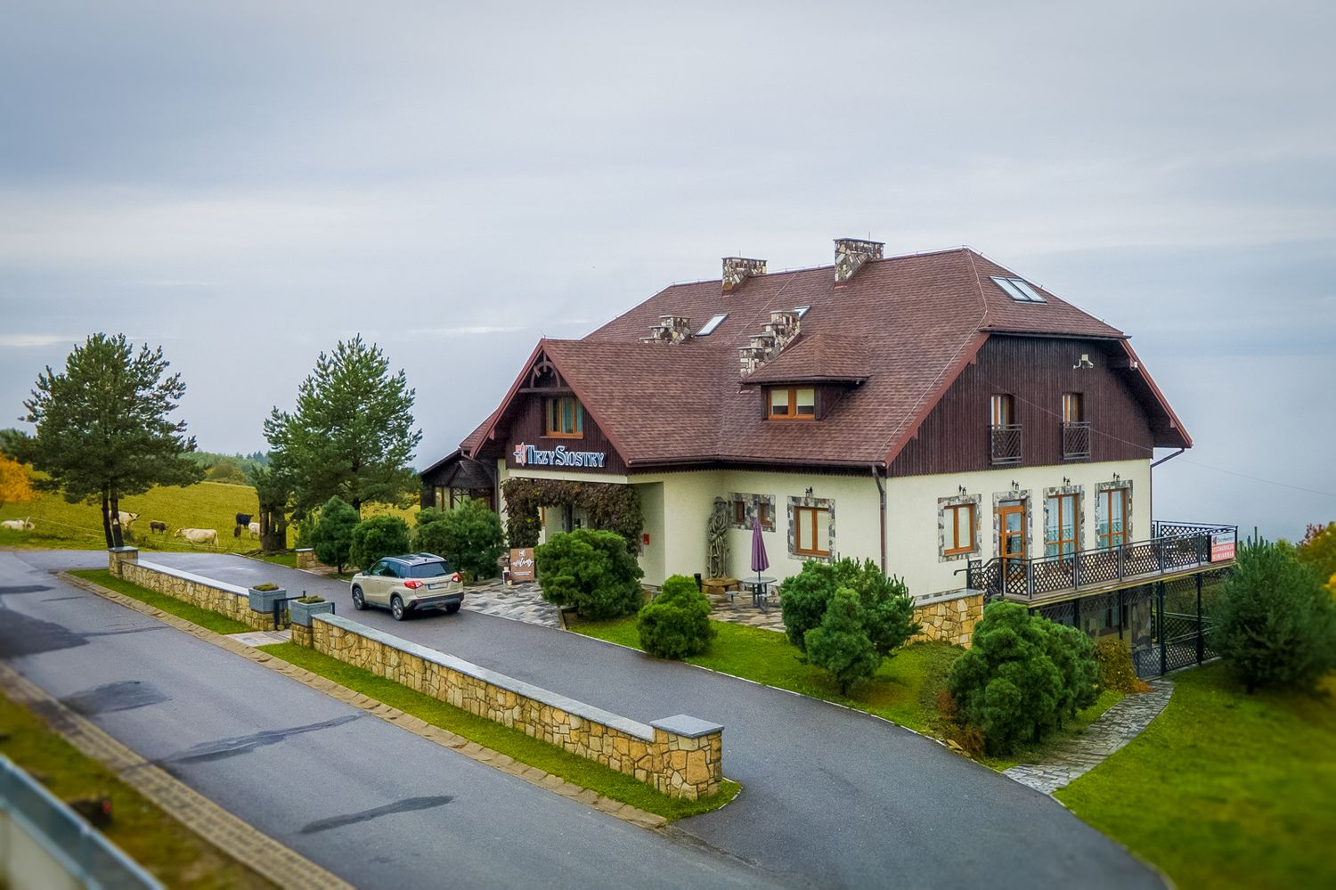 Sala weselna Domu Weselnego Trzy Siostry w Gogołowie przygotowana na przyjęcie, sala weselna Gogołów