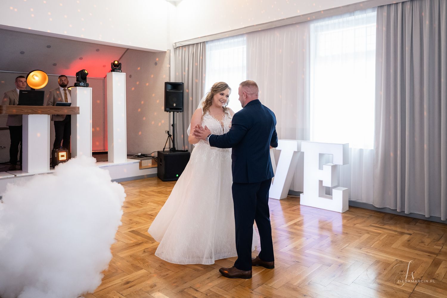 Pierwszy taniec pary młodej, fotograf ślubny Dębica