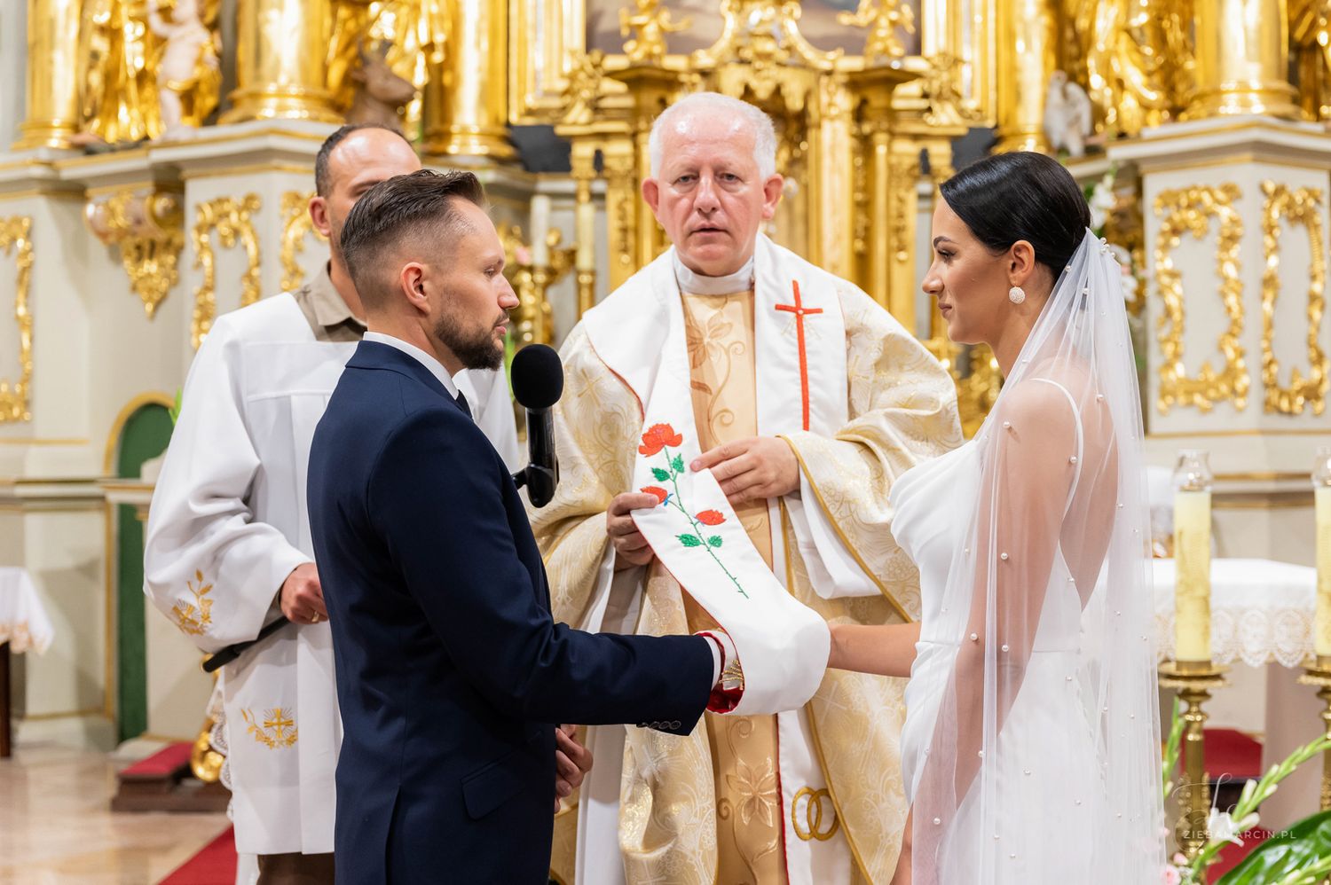 Przysięga małżeńska podczas ceremonii ślubnej, fotograf Bochnia
