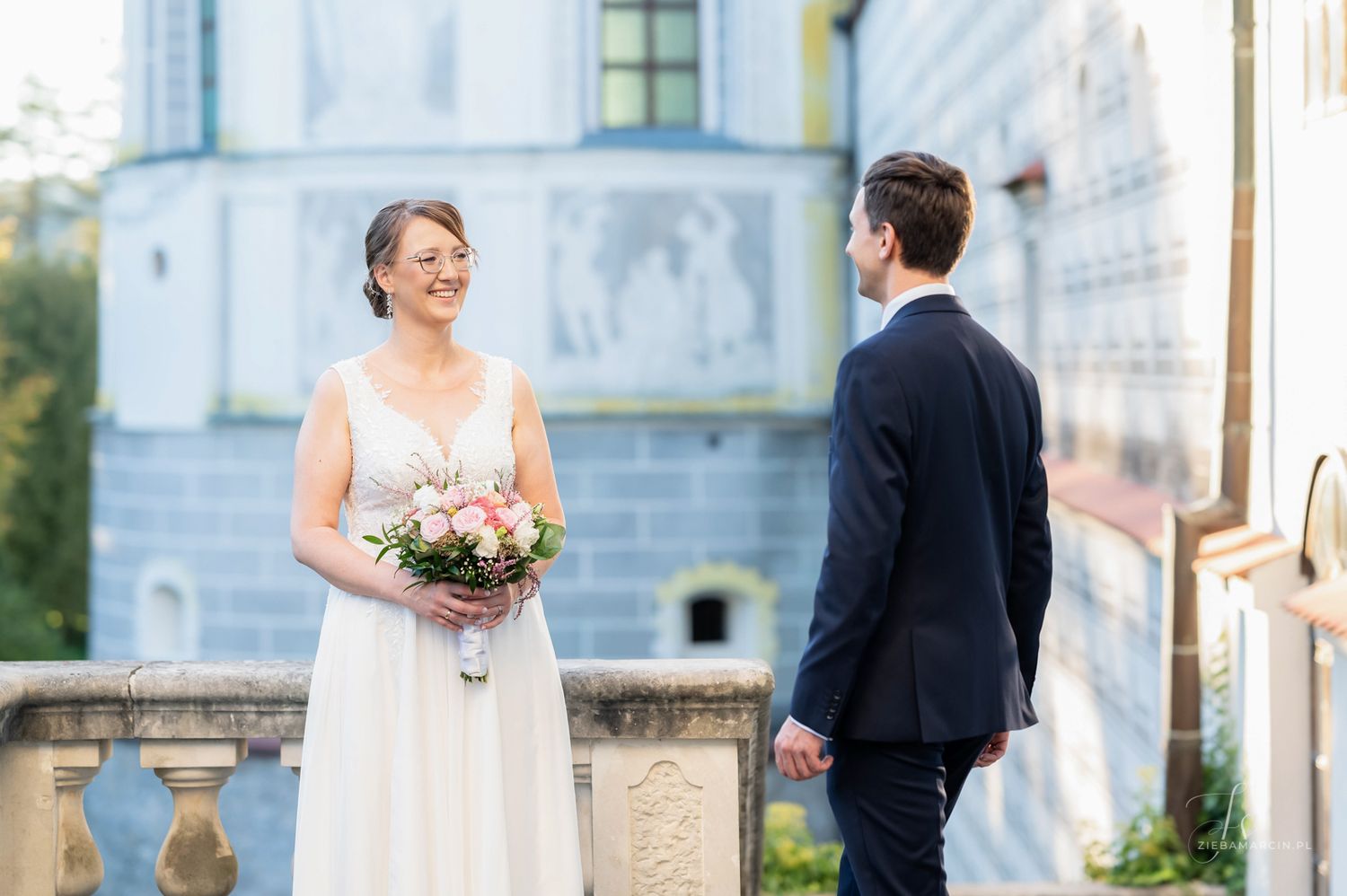 Klimatyczna sesja ślubna pary na zamku, fotograf ślubny Przemyśl