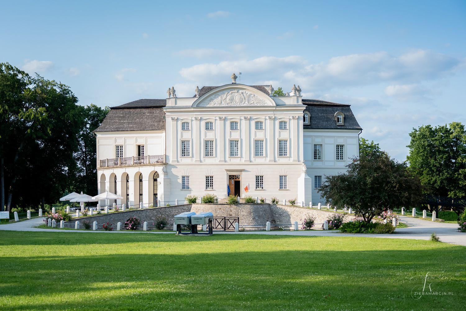 Pałac w Kurozwękach, miejsce idealne na sesję ślubną glamour, fotograf ślubny Świętokrzyskie