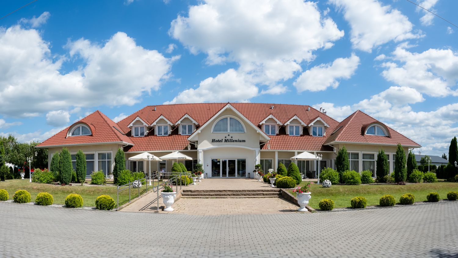 Hotel Millenium w Żyrakowie - nowoczesny obiekt weselny z przestronnymi salami bankietowymi, wesele w okolicy Dębicy