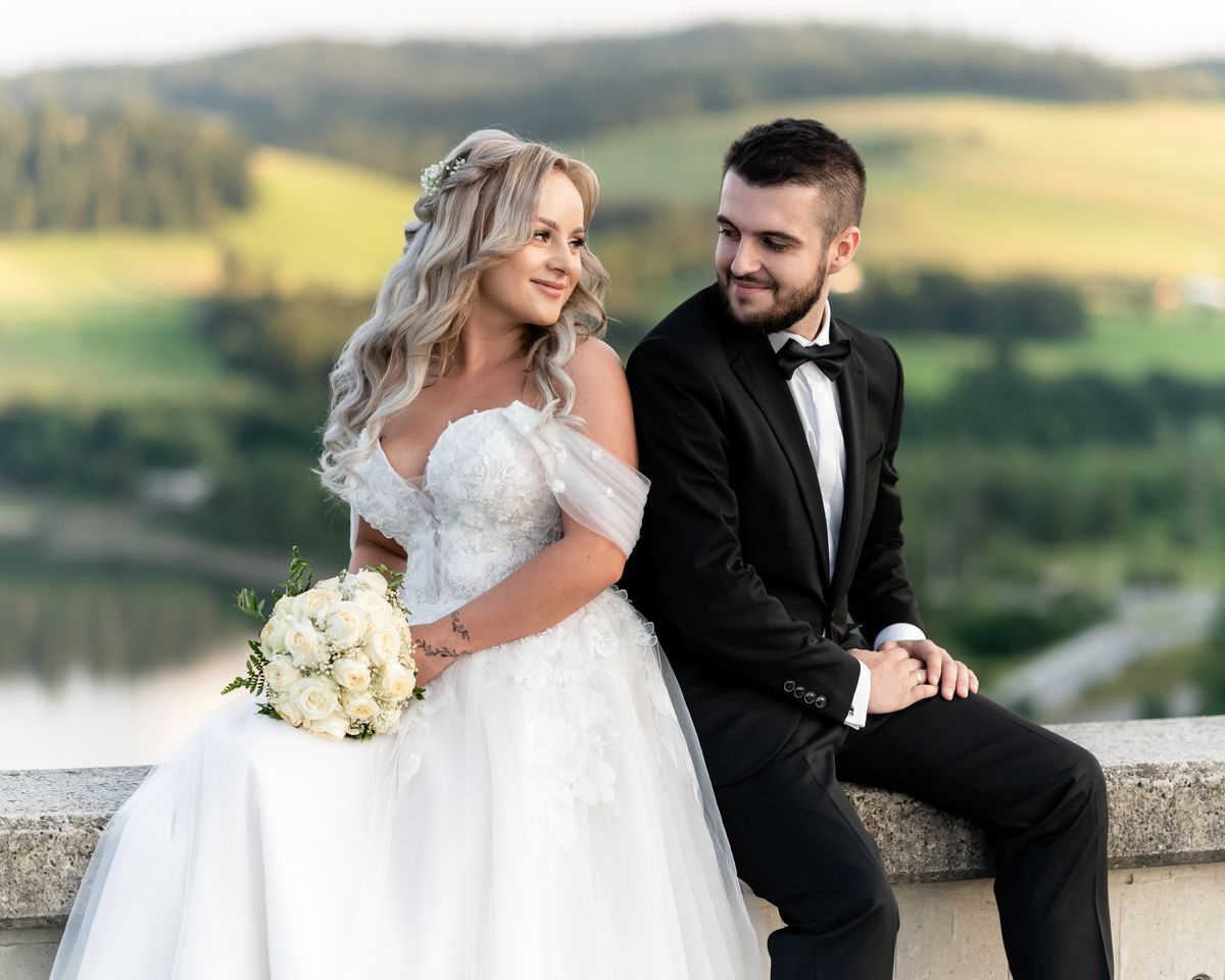 Romantyczne ujęcie z sesji plenerowej, oferta ślubna, pakiety ślubne, fotograf ślubny Jasło