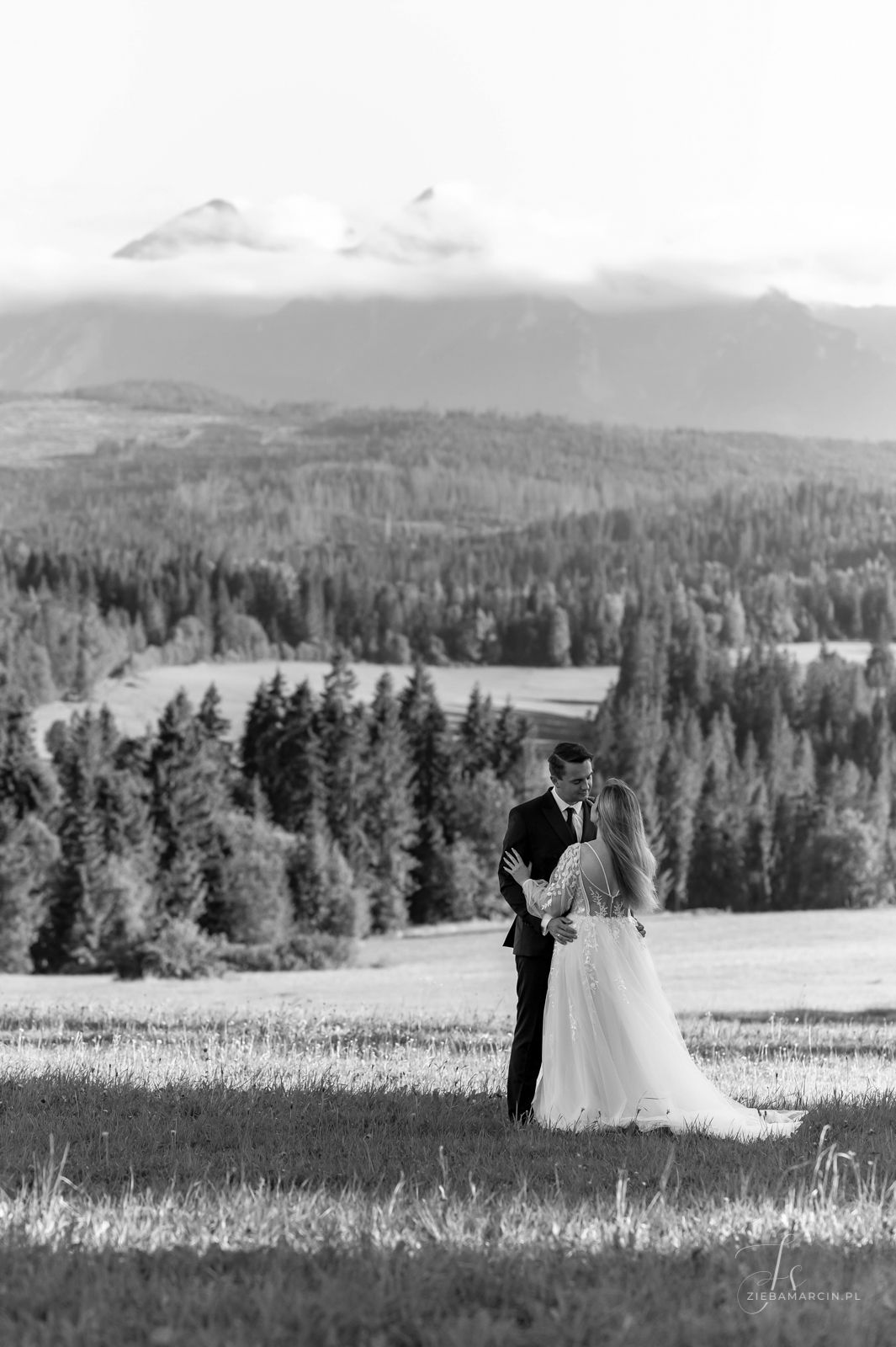 Sesja ślubna na Podhalu z widokiem na Tatry, fotograf ślubny Nowy Targ