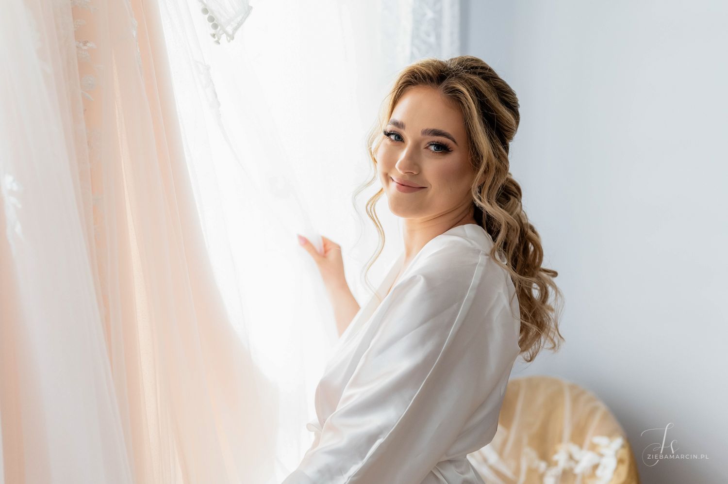 Podczas przygotowań u panny młodej, fotograf ślubny Tarnów