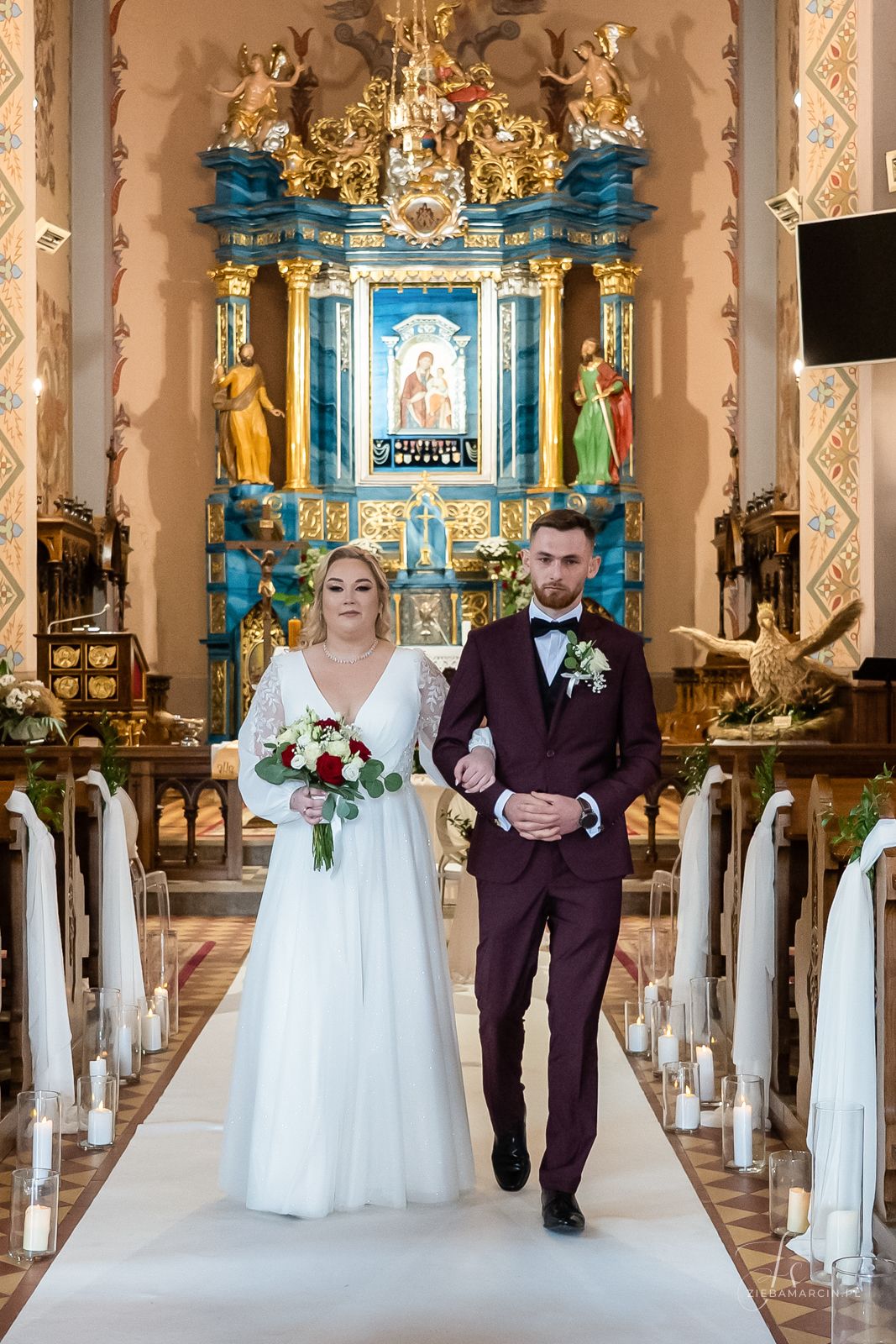 Wyjście pary młodej z kościoła, fotograf ślubny Izdebki, fotograf ślubny Podkarpackie