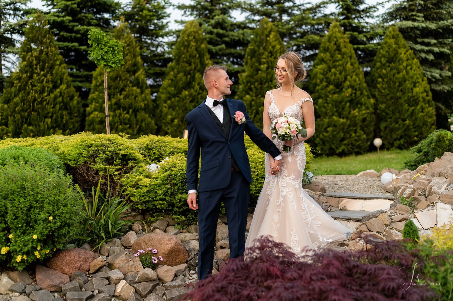 Naturalna mini sesja pary młodej bez pozowania, fotograf ślubny Jasło