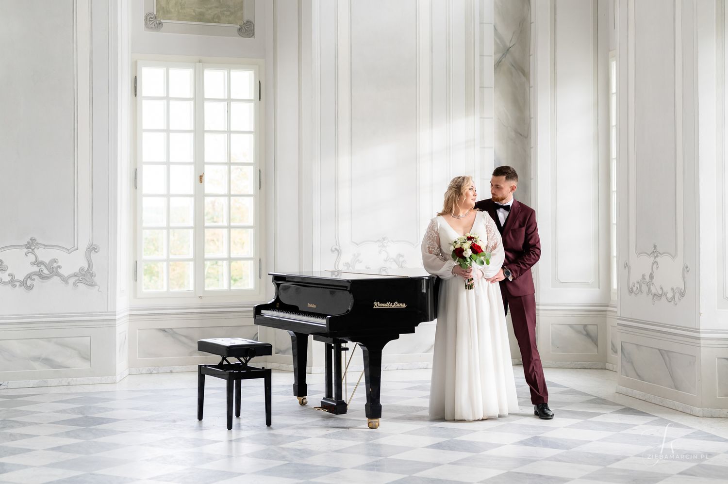 Sesja ślubna w Pałacu Popielów w Kurozwękach - elegancki plener w zabytkowych wnętrzach i parku pałacowym, fotograf ślubny Tarnobrzeg
